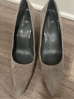 Brooks Brothers Gray Suede Pointed Toe Pumps Heels Size 9 Leather Sole